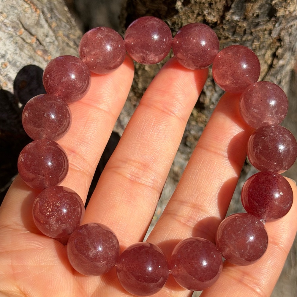 14.5mm‎ stretchable sparkling strawberry quartz bracelet 0677